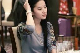 娱乐圈吃瓜博主女孩是谁